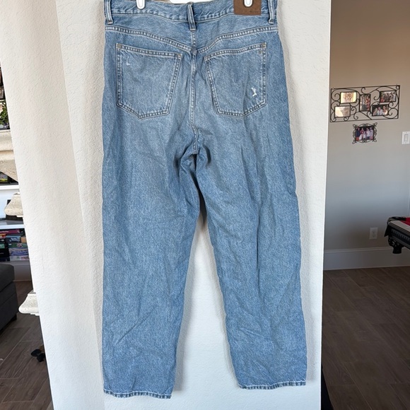 Low slung straight jean - Picture 3 of 3